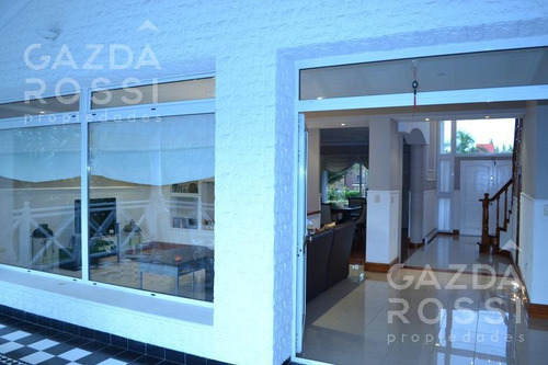 Imagen 11 de 18 de Impecable Propiedad De Amplios Ambientes A La Venta En Club De Campo El Lauquen!