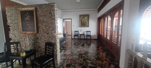 Imagen 2 de 9 de Hermosa Casa Quinta En Venta En Santa Mónica