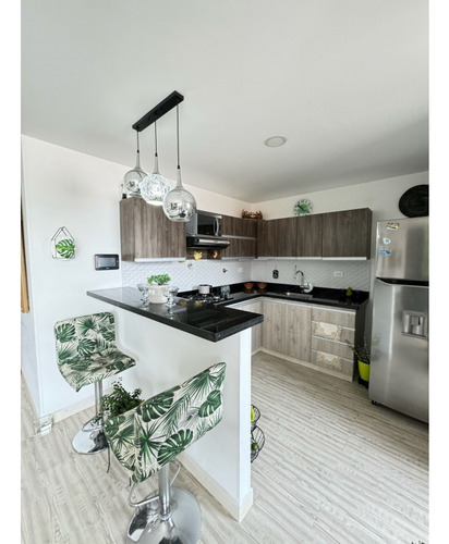 Apartamento, Laureles Hermoso Con Parqueadero