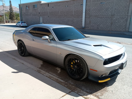Dodge Challenger 6.4 scat pack srt
