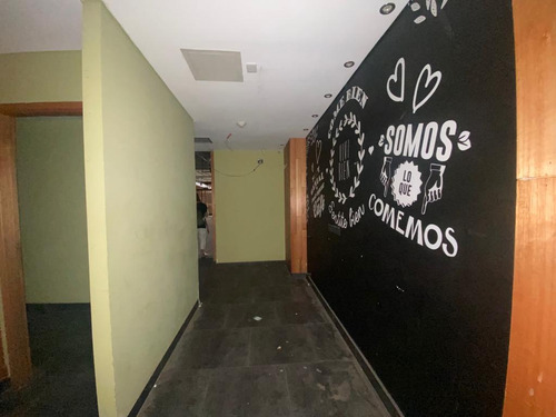 Edificio Comercial En Ciudad Vieja.