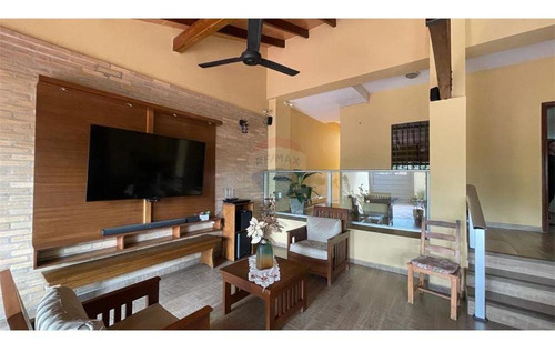Imagen 9 de 14 de Vendo Casa En Lambaré: 5 Habitaciones Y 2 Baños.