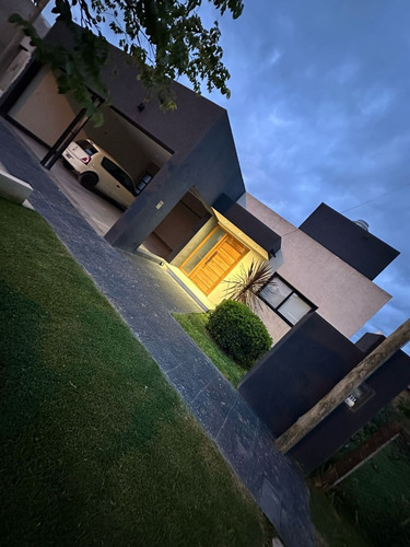 Casa Amplia Nueva Y Luminosa En Duggan