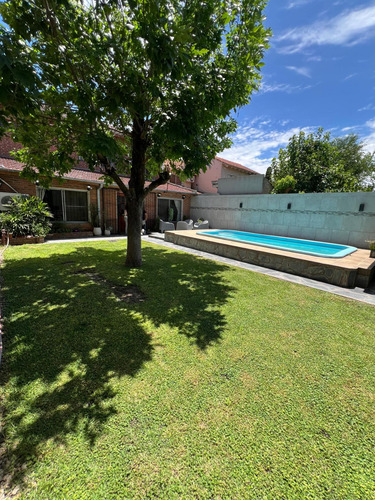 Casa 6 Amb. C/quincho, Parrilla, Pileta - B. Vista