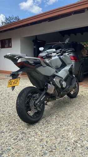 X-adv 750