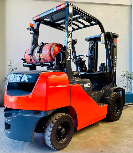 Autoelevador Toyota 2.5tn Triple/desplazador 2018