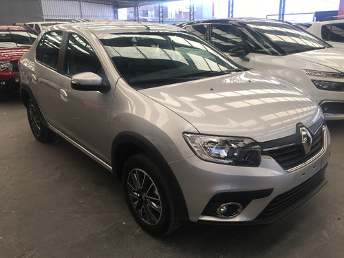Imagen 2 de 8 de Renault Logan 1.6 Intense 16v