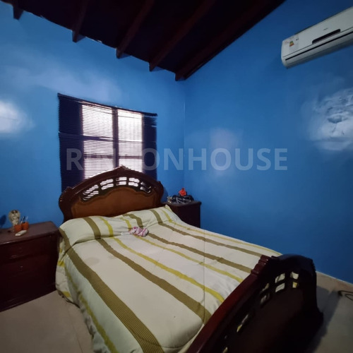 Casa En Venta En La Urb. La Blanquera, Palo Negro.