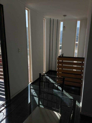 Casa Recientemente Remodelada, A 2 Cuadras De La Playa.