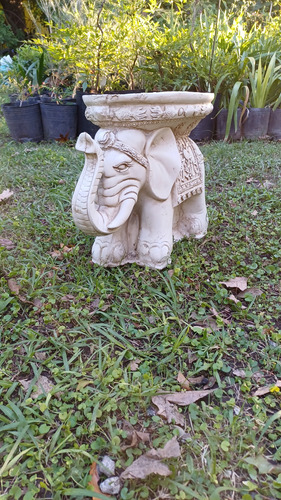Mesa Elefante De 33 Cm De Alto En Resina Crema