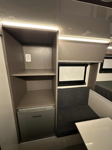 Camper Para Pickup Doble Cabina Marca Iseo