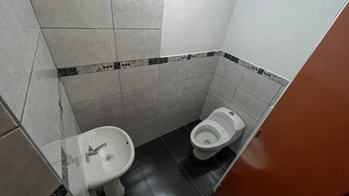 Imagen 18 de 22 de Venta De Casa Multifamiliar Urb. San Jose- Smp