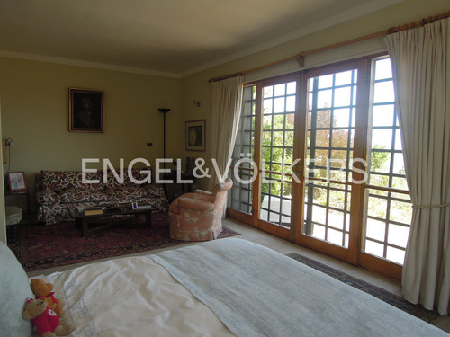Casa Con Vista Soñada En Altos De Santo Domingo.