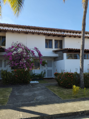 Vendo Casa En Maneiro De 3 Hab 3 Baños