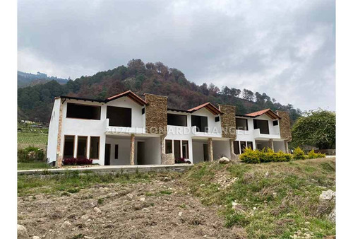 Se Vende Townhouse De 238 M² En Timotes, Mérida.
