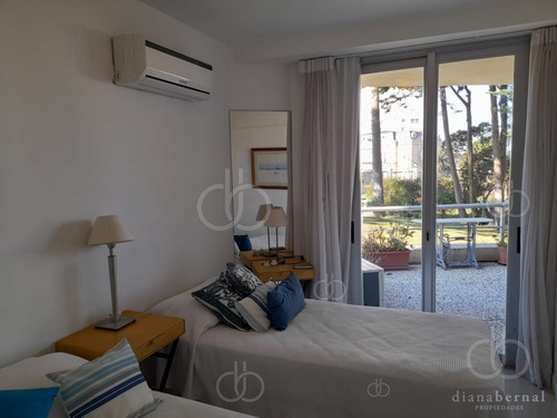 Imagen 9 de 23 de Punta Del Este , Mansa, Apartamento Con Servicios Y Bajos Costos Comunes-- Ref: 54644