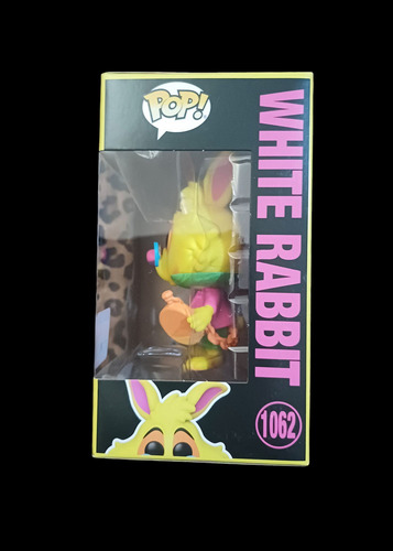 Funko Pop White Rabbit 1062 Black Light (caja C/daños)