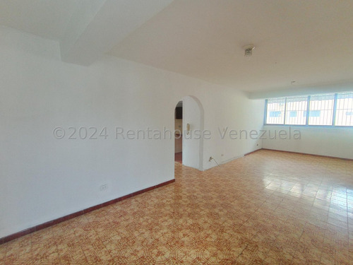 Apartamento En Venta Economico Grande Cómodo Cn 125 Metros 4 Habitaciones 2 Baños Zona Centro Maracay Agua Constante Seguridad Nela 2425950