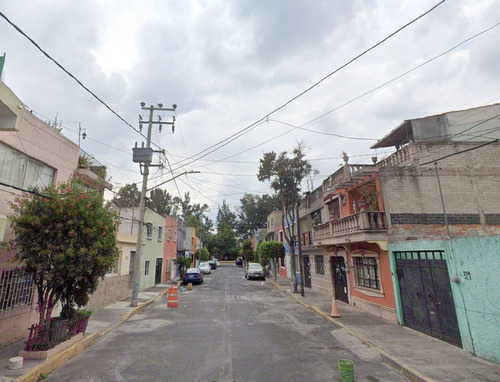 Casa Barata En Teniente Roberto Gómez Moreno, Escuadrón 201, Iztapalapa, Cdmx. Cmr.