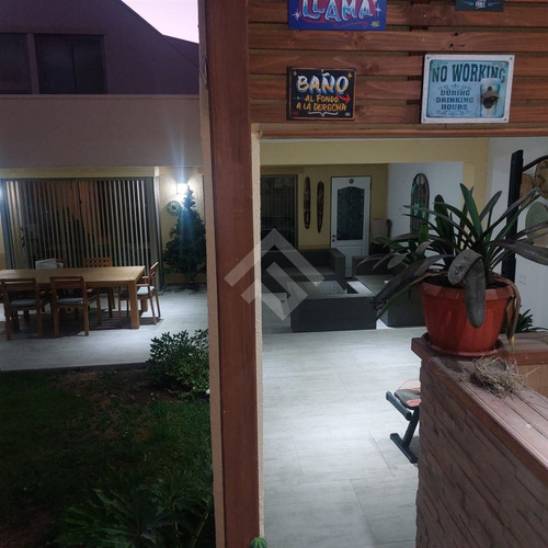 Casa En Venta De 3 Dorm. En La Florida