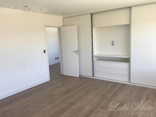 Imagen 22 de 30 de Venta - Casa A Estrenar Con Vista A La Laguna En Terralagos
