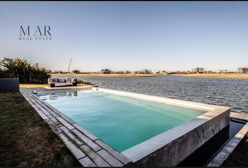 Imagen 23 de 30 de Casa En Venta Con Salida A La Laguna Central En Barrio El Golf Nordelta