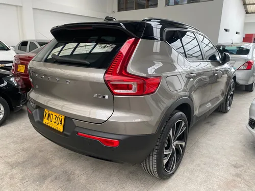 Volvo XC40 B5 Híbrida 2.0cc Turbo (264cv) 4x4 Rin 20”