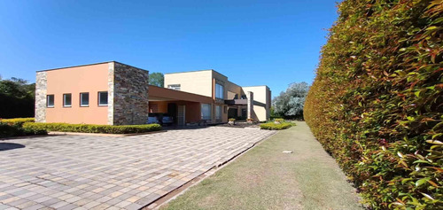Casa Amoblada En Arriendo Ubicada En Rionegro Sector Llanogrande (22947).