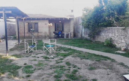 Imagen 2 de 16 de 422 Esquina 6. Casa De Tres Habitaciones En Venta, Villa Elisa La Plata