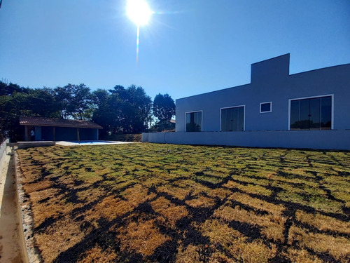 Imagem 5 de 14 de Belíssima Characa Em Condominio Fechado Com 4 Quartos, Piscina, Churrasqueira.