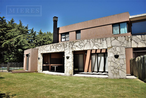 Casa En Venta En Santa María De Los Olivos