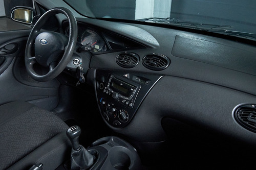 Imagen 14 de 17 de Ford Focus 1.6 Ambiente Mp3