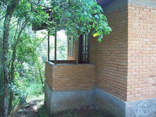 Sítio 3 Hectares Com Nascente, 2 Casas E 3 Chalés