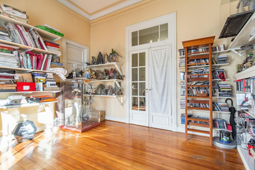 Venta Depto. De 3 Amb. En Monserrat Con Cocheras.
