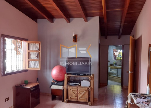 Quinta En Venta En Urbanización Valle Alto , Los Teques , Altos Mirandinos
