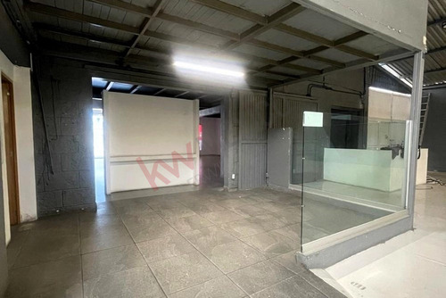 Local Comercial En Venta De 720 M2 Sobre Bernardo Quintana, Querétaro