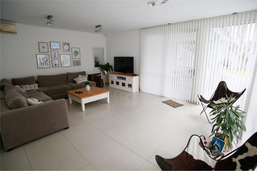 Casa Venta 3 Dormitorios, 3 Baños Y Piscina -terreno 414 Mts 2 - City Bell