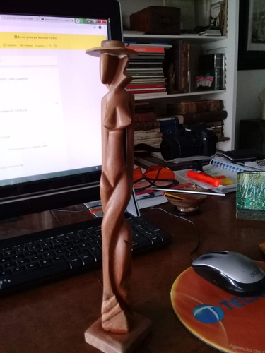 Talla Escultura En Madera Mujer Estilizada  Con Sombrero