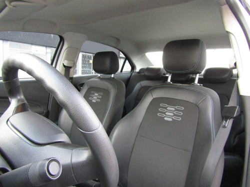 Imagen 11 de 15 de Chevrolet Onix 2020 1.4