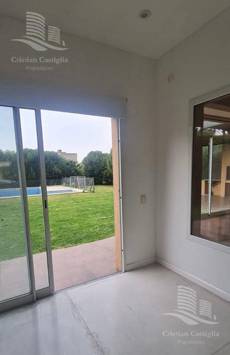 Casa En Venta San Isidro Labrador - 5 Ambientes Con Dependencia De Servicio