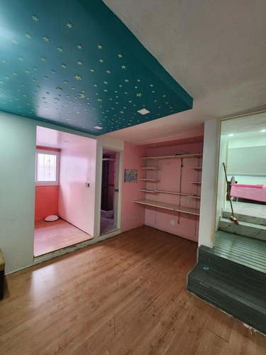 Casa En Venta - 3 Dormitorios 4 Baños - 280mts2 - Villa Lugano