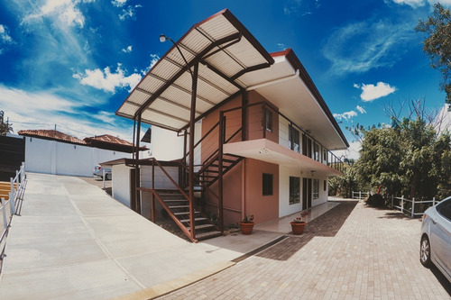 Imagen 1 de 10 de Edificio De Apartamentos