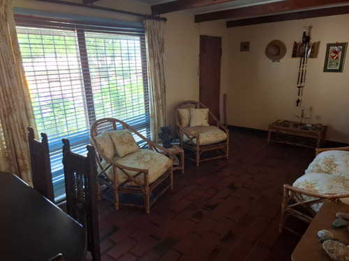 Casa En Calle La Pinta - Sitio De 350 M2
