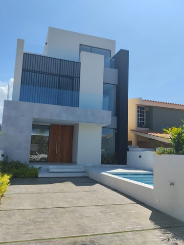 En Venta Hermosa Casa Bote B A Estrenar Con Diseño Y Acabados Modernos