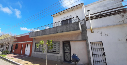 Casa En Lote Propio De 4 Amb En 2 Plantas Excelente Ubicacio