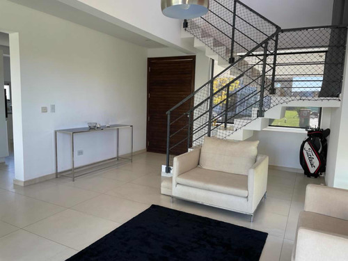 Venta Casa En Castaños 3 Habitaciones Más Play Oportunidad