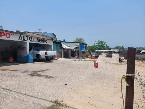 Se Vende Terreno Con Construcción En Col. Brunet, Nanchital