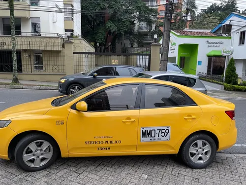 Taxi Kia Cerato Lx Modelo 2015, Color Amarillo, Flota Bernal