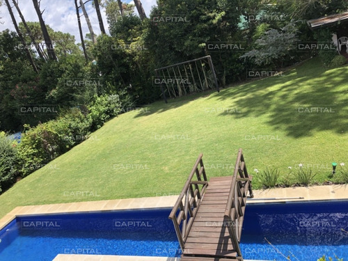 Casa De 5 Dormitorios En Playa Mansa Punta Del Este-ref:28553