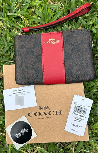 Wrislet Coach Para Dama Color Marrón Con Rojo Signature Marrón Signature Detalle Rojo 58035 Signature